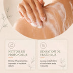 Mousse de gel douche au kaki sur l'épaule : nettoie en profondeur, sensation de fraîcheur